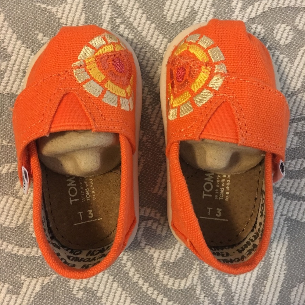 TOMS shoes size 3